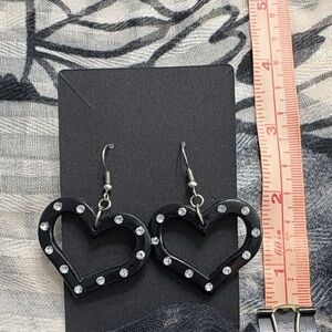🖤Chic Black Heart Earrings with Silver Detailing🖤